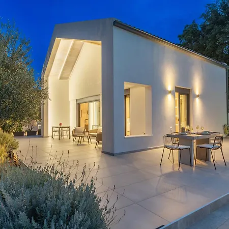 Villa Myrtia I